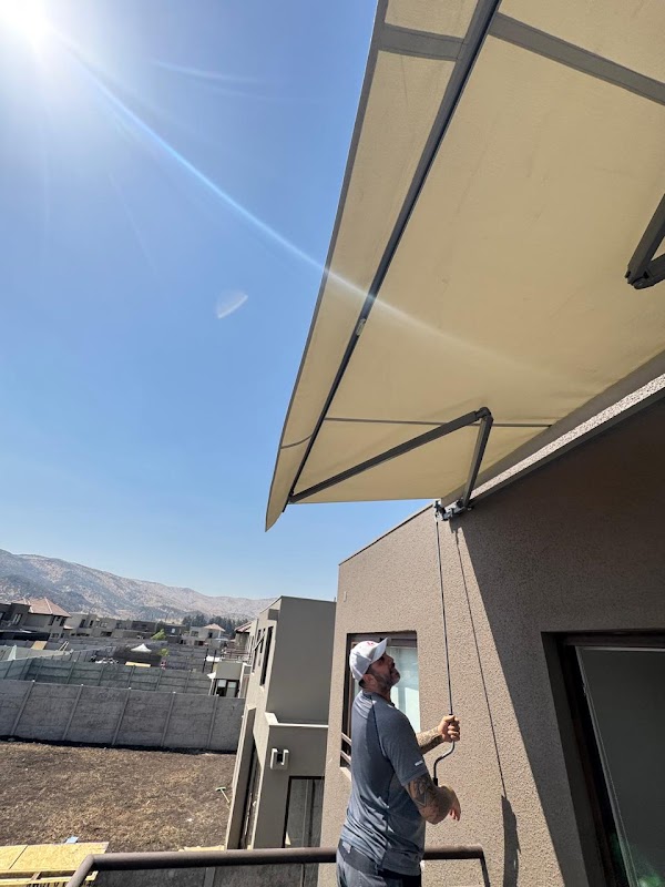 Toldo manillar manual con manivela en balcón